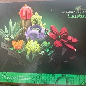 Lego Botanical Collection Succulents Set with Red Purple Green Orange